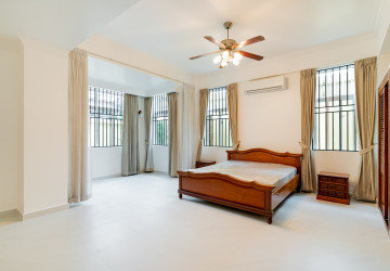 3 Bedroom Serviced Apartment For Rent - BKK1, Phnom Penh thumbnail