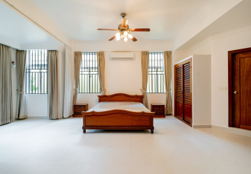 3 Bedroom Serviced Apartment For Rent - BKK1, Phnom Penh thumbnail