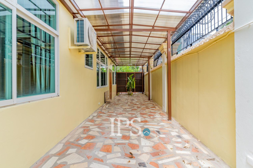 3 Bedroom Serviced Apartment For Rent - BKK1, Phnom Penh