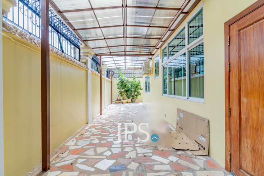 3 Bedroom Serviced Apartment For Rent - BKK1, Phnom Penh