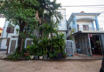 1 Bedroom Apartment For Rent - Svay Dangkum, Siem Reap thumbnail