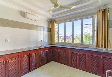 14 Bedroom Commercial Villa For Rent - Boeung Kak 1, Toul Kork, Phnom Penh thumbnail