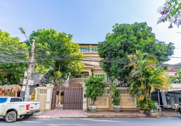 14 Bedroom Commercial Villa For Rent - Boeung Kak 1, Toul Kork, Phnom Penh thumbnail