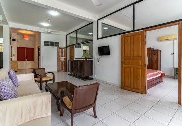 Renovated 3 Bedroom Apartment For Rent - Wat Phnom, Phnom Penh thumbnail