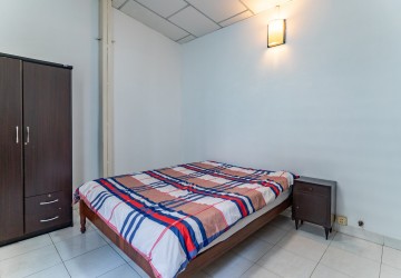 Renovated 3 Bedroom Apartment For Rent - Wat Phnom, Phnom Penh thumbnail