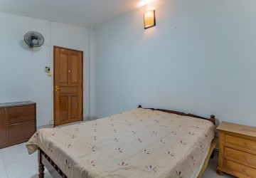 Renovated 3 Bedroom Apartment For Rent - Wat Phnom, Phnom Penh thumbnail