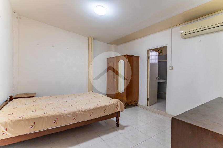 Renovated 3 Bedroom Apartment For Rent - Wat Phnom, Phnom Penh