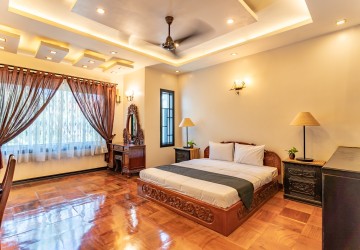 4 Bedroom Twin Villa For Rent - Bassac Garden, Tonle Bassac, Phnom Penh thumbnail