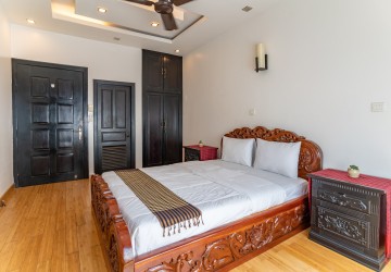 4 Bedroom Twin Villa For Rent - Bassac Garden, Tonle Bassac, Phnom Penh thumbnail