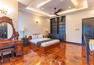 4 Bedroom Twin Villa For Rent - Bassac Garden, Tonle Bassac, Phnom Penh thumbnail