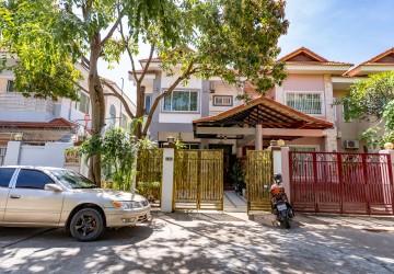 4 Bedroom Twin Villa For Rent - Bassac Garden, Tonle Bassac, Phnom Penh thumbnail