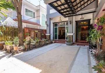 4 Bedroom Twin Villa For Rent - Bassac Garden, Tonle Bassac, Phnom Penh thumbnail