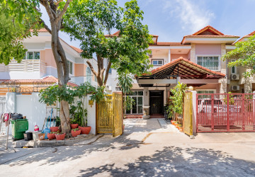 4 Bedroom Twin Villa For Rent – Bassac Garden, Tonle Bassac, Phnom Penh