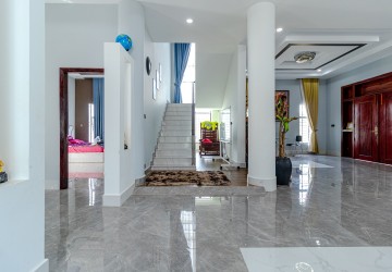 5 Bedroom Villa For Sale - Kandaek, Siem Reap thumbnail