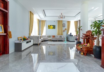 5 Bedroom Villa For Sale - Kandaek, Siem Reap thumbnail