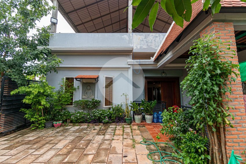 2 Bedroom House For Rent - Sangkat Siem Reap, Siem Reap
