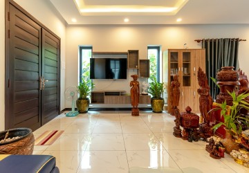 3 Bedroom Villa For Rent - Kandaek, Siem Reap thumbnail