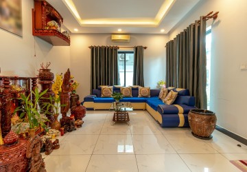 3 Bedroom Villa For Rent - Kandaek, Siem Reap thumbnail