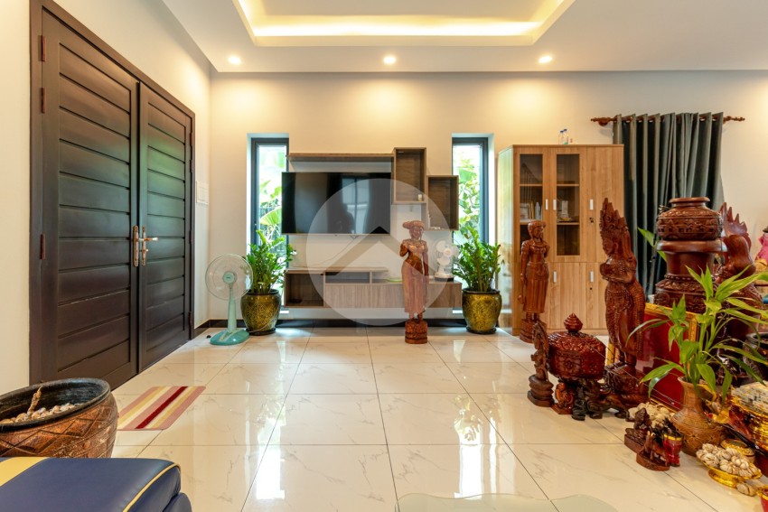 3 Bedroom Villa For Rent - Kandaek, Siem Reap