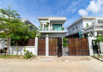 3 Bedroom Villa For Rent - Kandaek, Siem Reap thumbnail