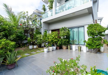 3 Bedroom Villa For Rent - Kandaek, Siem Reap thumbnail