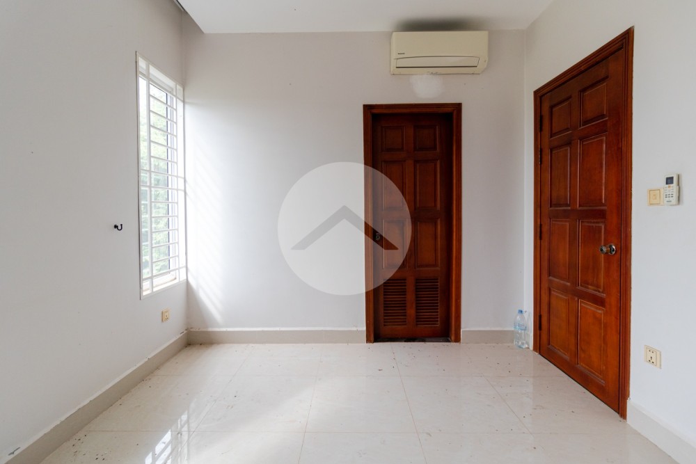 3 Bedroom House For Rent - Svay Dangkum, Siem Reap - Image 13