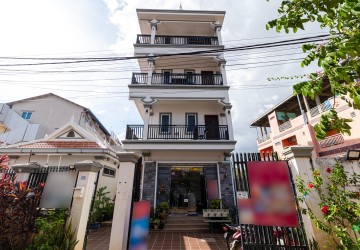 11 Bedroom Guesthouse For Rent - Night Market Area, Svay Dangkum, Siem Reap thumbnail