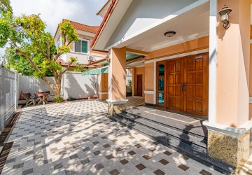 3 Bedroom Villa For Rent - Bassac Garden City, Tonle Bassac, Phnom Penh thumbnail