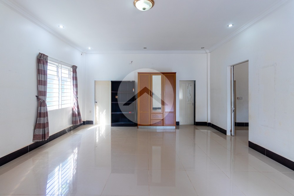 2 Bedroom House For Rent in Svay Dangkum, Siem Reap - Image 4