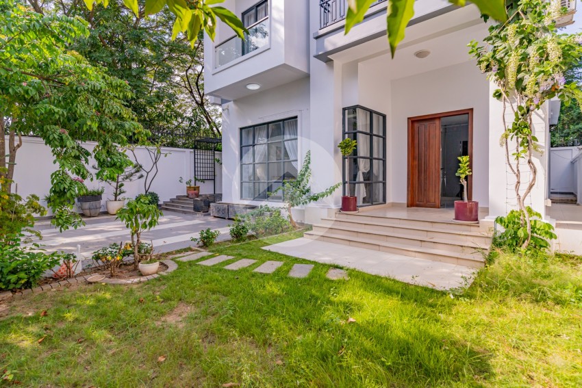 7 Bedroom Villa For Rent - Chak Angrae Kraom, Phnom Penh