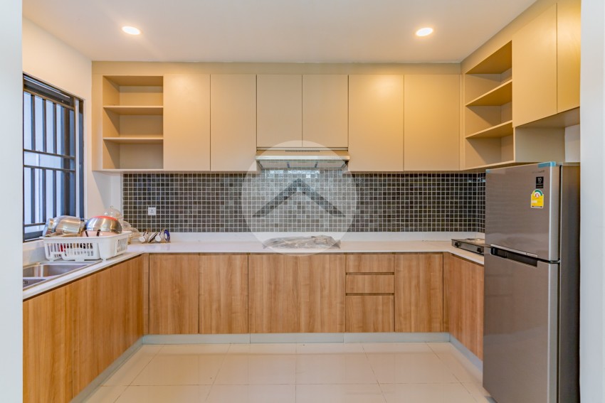 4 Bedroom Link Villa For Rent - Chak Angrae Kraom, Phnom Penh