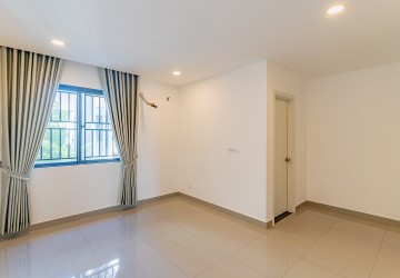 4 Bedroom Link Villa For Rent - Chak Angrae Kraom, Phnom Penh thumbnail