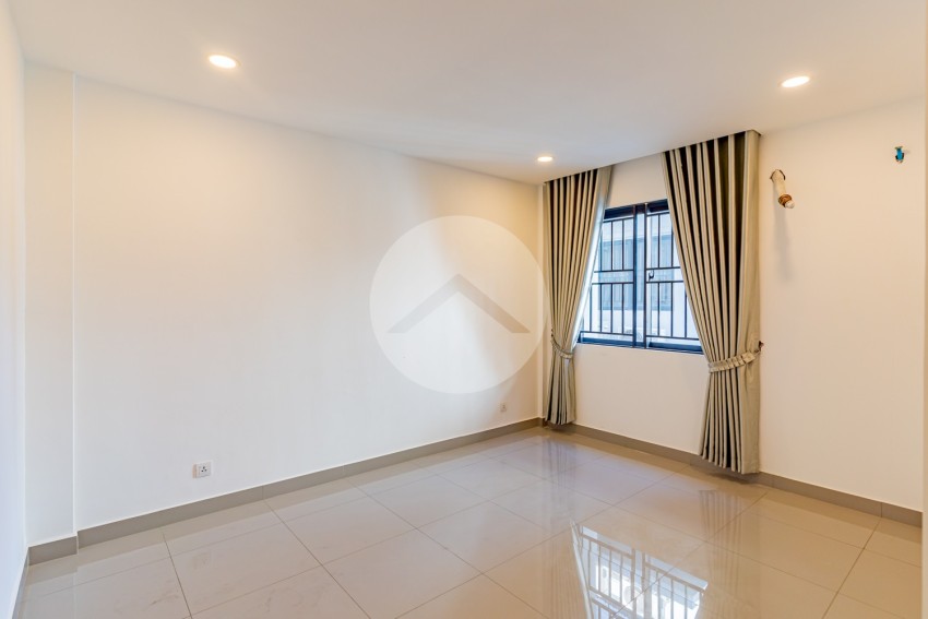 4 Bedroom Link Villa For Rent - Chak Angrae Kraom, Phnom Penh