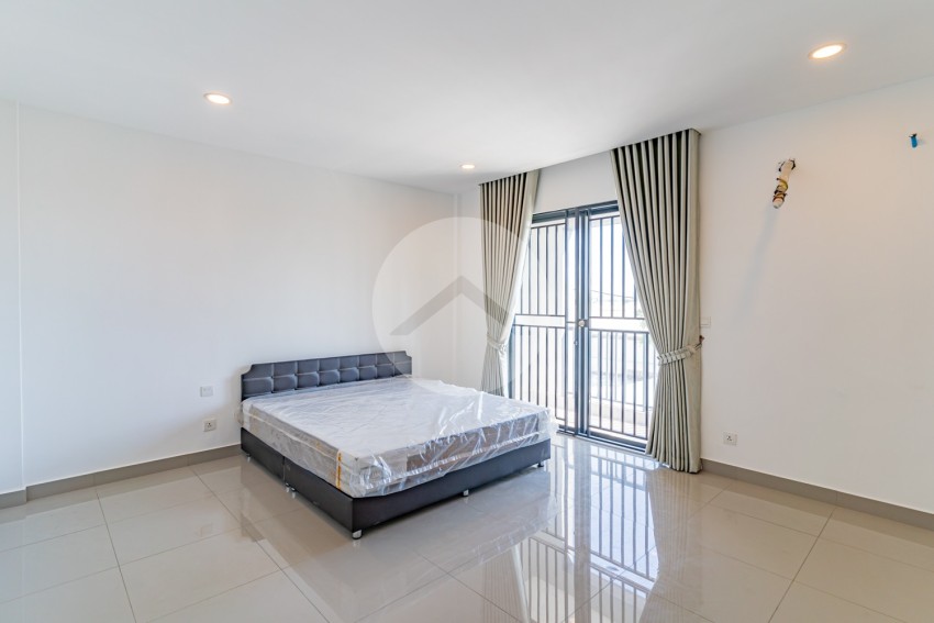 4 Bedroom Link Villa For Rent - Chak Angrae Kraom, Phnom Penh