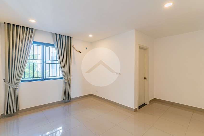 4 Bedroom Link Villa For Rent - Chak Angrae Kraom, Phnom Penh