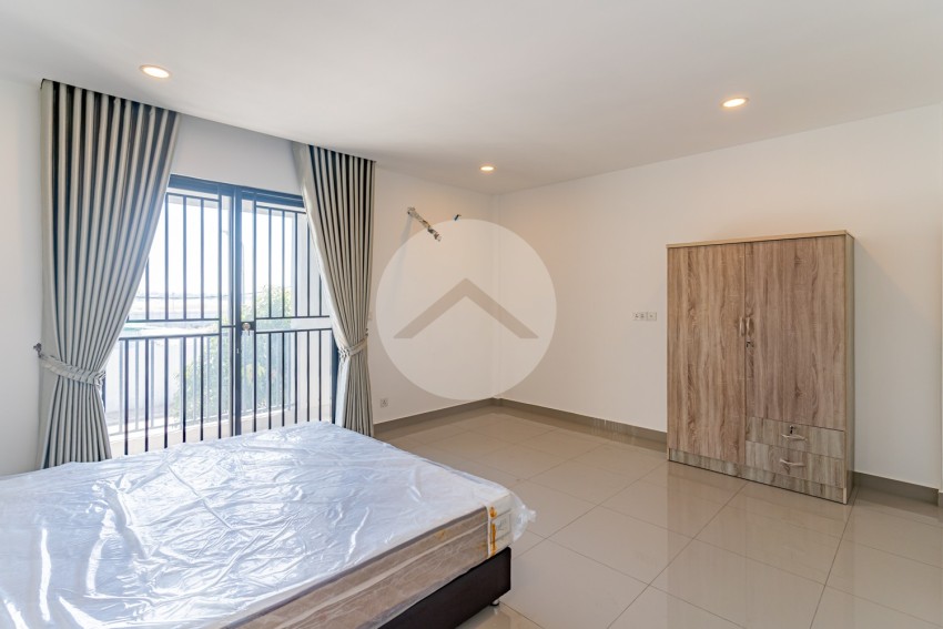 4 Bedroom Link Villa For Rent - Chak Angrae Kraom, Phnom Penh