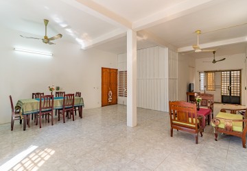 2 Bedroom Apartment For Rent - Boeng Trabek, Phnom Penh thumbnail