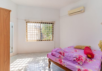 2 Bedroom Apartment For Rent - Boeng Trabek, Phnom Penh thumbnail