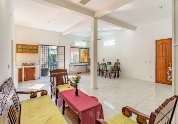 2 Bedroom Apartment For Rent - Boeng Trabek, Phnom Penh thumbnail