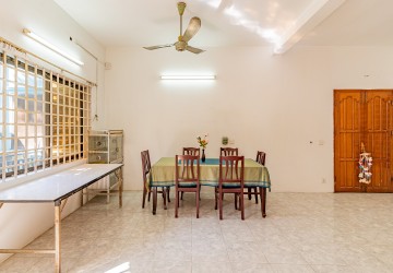 2 Bedroom Apartment For Rent - Boeng Trabek, Phnom Penh thumbnail