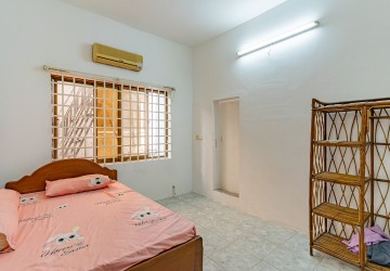 2 Bedroom Apartment For Rent - Boeng Trabek, Phnom Penh thumbnail