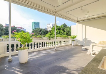 4 Bedroom Villa For Rent - Tonle Bassac, Phnom Penh thumbnail