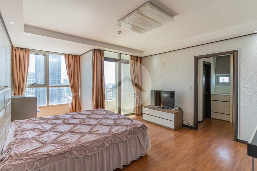 3 Bedroom Condo For Rent - De Castle Royal, BKK1, Phnom Penh