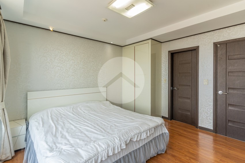 3 Bedroom Condo For Rent - De Castle Royal, BKK1, Phnom Penh