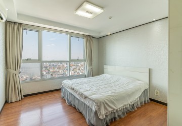 3 Bedroom Condo For Rent - De Castle Royal, BKK1, Phnom Penh thumbnail