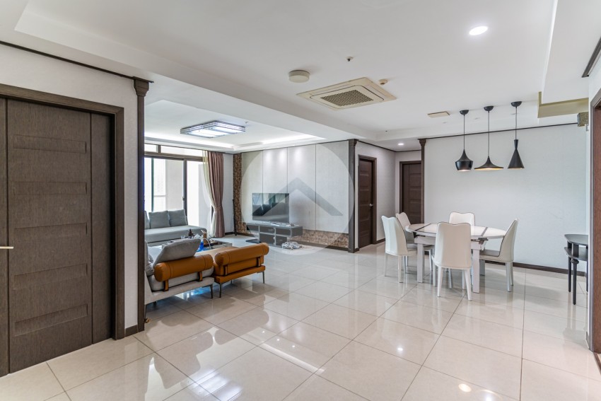 3 Bedroom Condo For Rent - De Castle Royal, BKK1, Phnom Penh