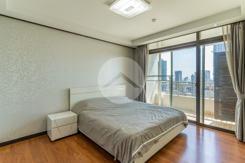 3 Bedroom Condo For Rent - De Castle Royal, BKK1, Phnom Penh