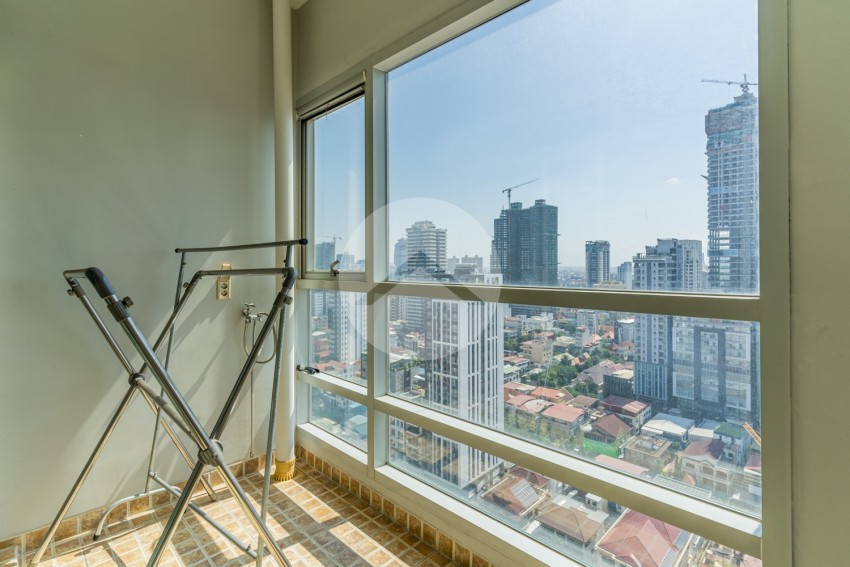 3 Bedroom Condo For Rent - De Castle Royal, BKK1, Phnom Penh