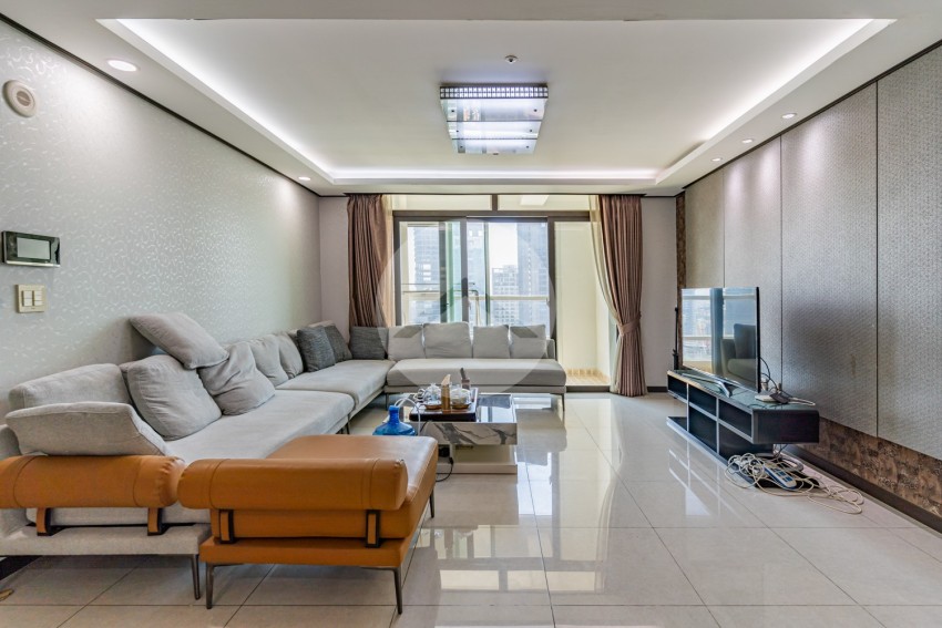 3 Bedroom Condo For Rent - De Castle Royal, BKK1, Phnom Penh