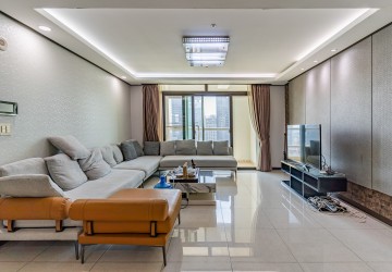 3 Bedroom Condo For Rent - De Castle Royal, BKK1, Phnom Penh thumbnail